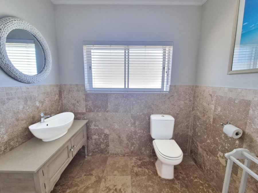 5 Bedroom Property for Sale in Sandbaai Western Cape